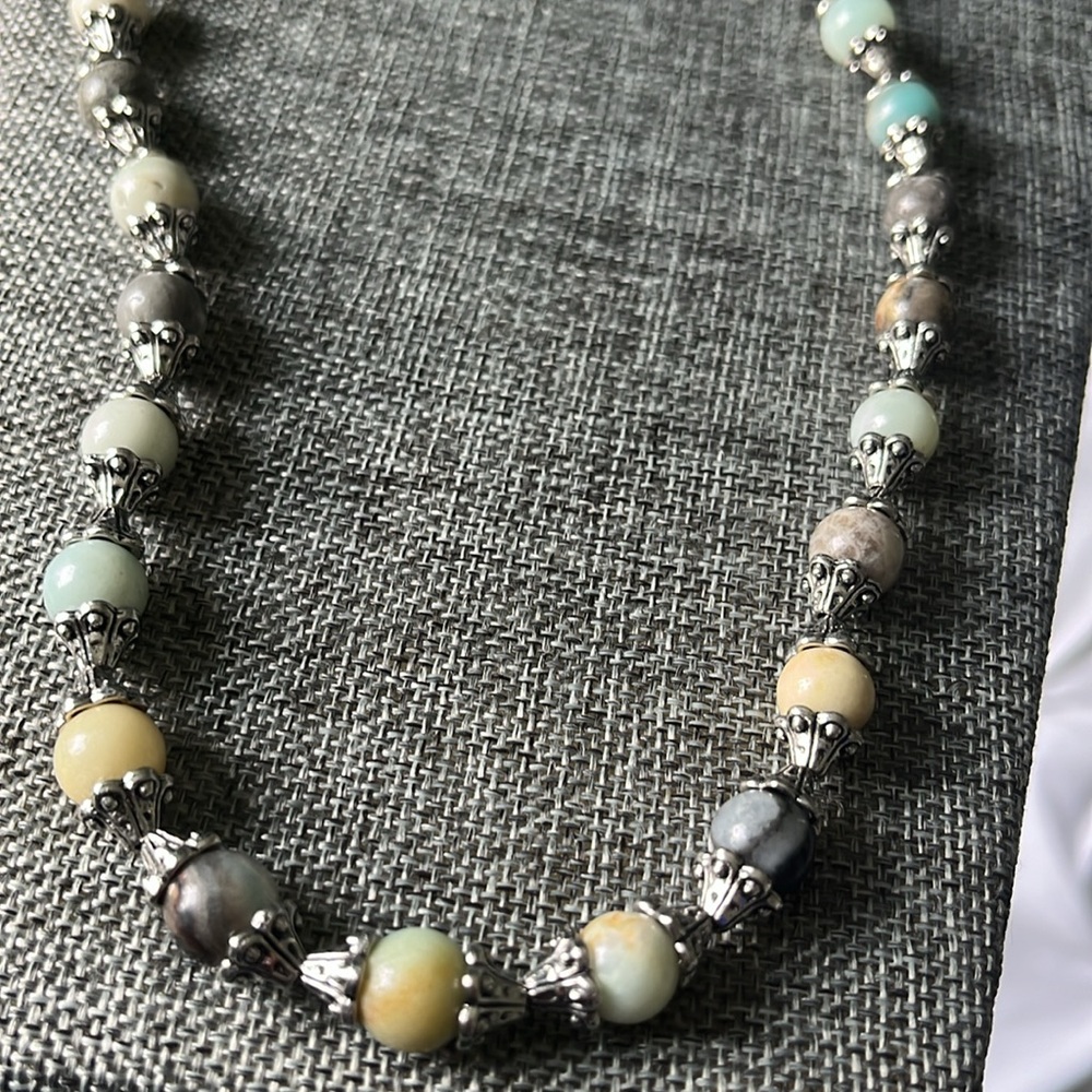 Glass multicolored marbled speckled beaded circle silver tone toggled necklace - Picture 5 of 10